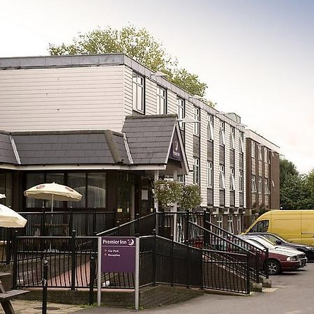 Premier Inn Epsom South Extérieur photo