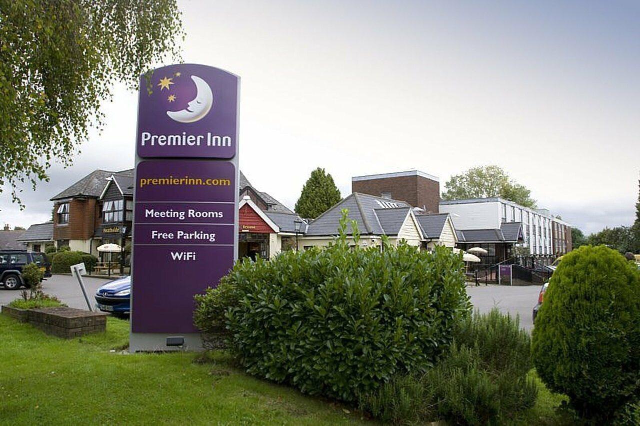 Premier Inn Epsom South Extérieur photo