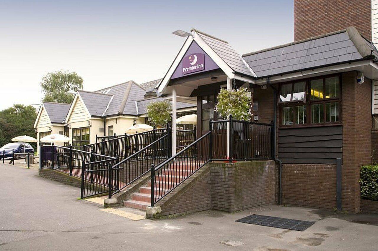 Premier Inn Epsom South Extérieur photo