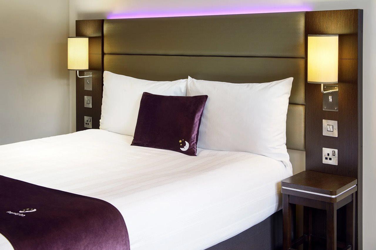Premier Inn Epsom South Extérieur photo