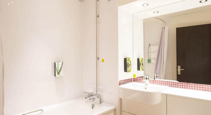 Premier Inn Epsom South Extérieur photo