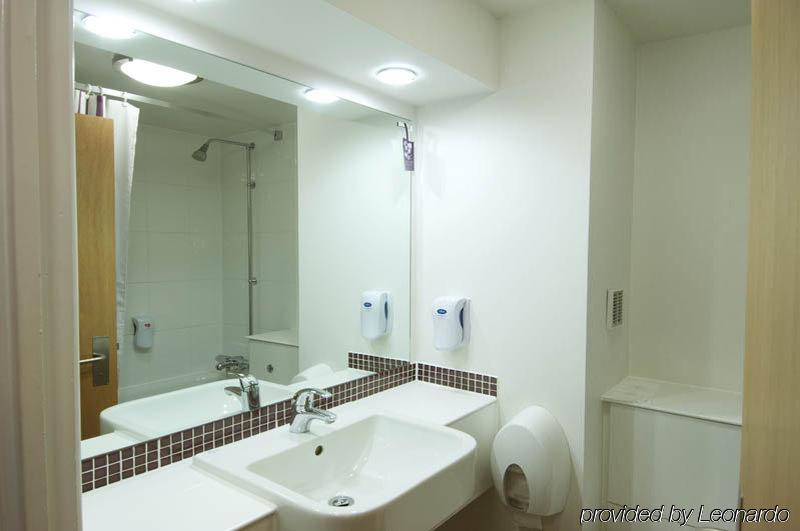 Premier Inn Epsom South Extérieur photo
