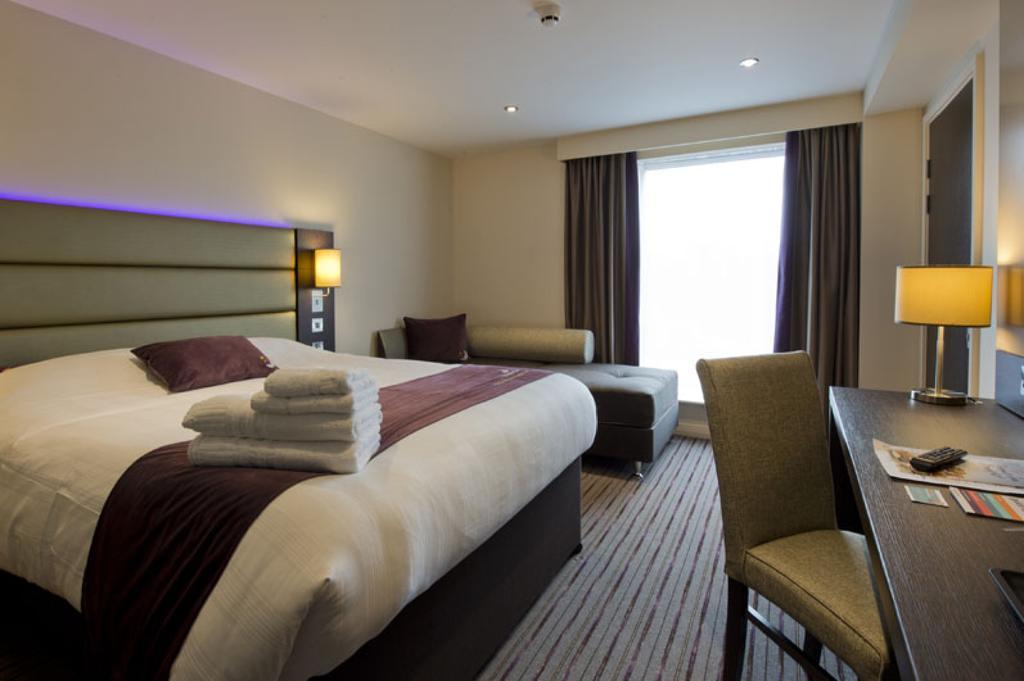 Premier Inn Epsom South Extérieur photo