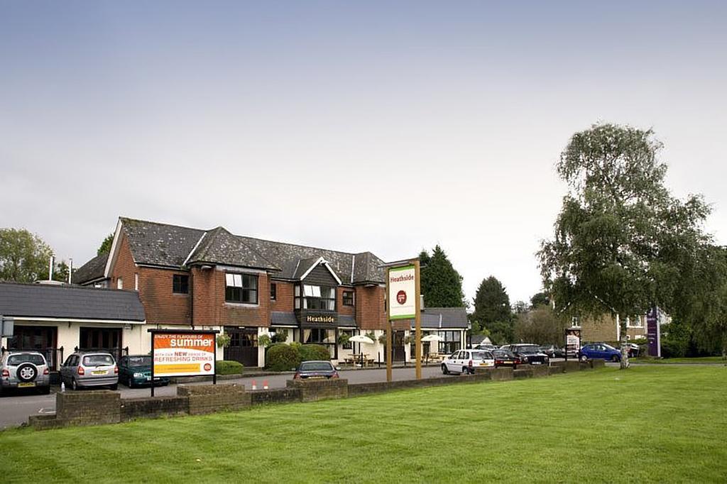Premier Inn Epsom South Extérieur photo